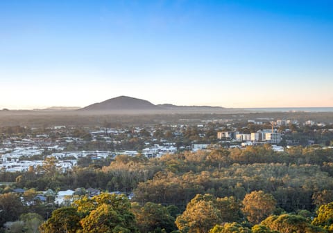 Uninterrupted 180° Panoramic Ocean-to-Hinterland Views