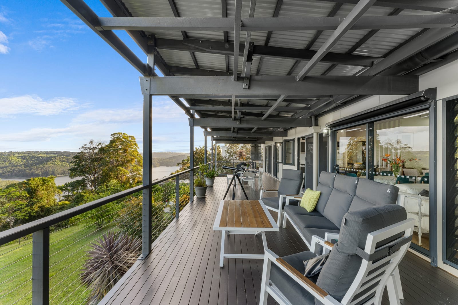 RIDGELINE LIVING WITH VIEWS THAT STOP YOU IN YOUR TRACKS
