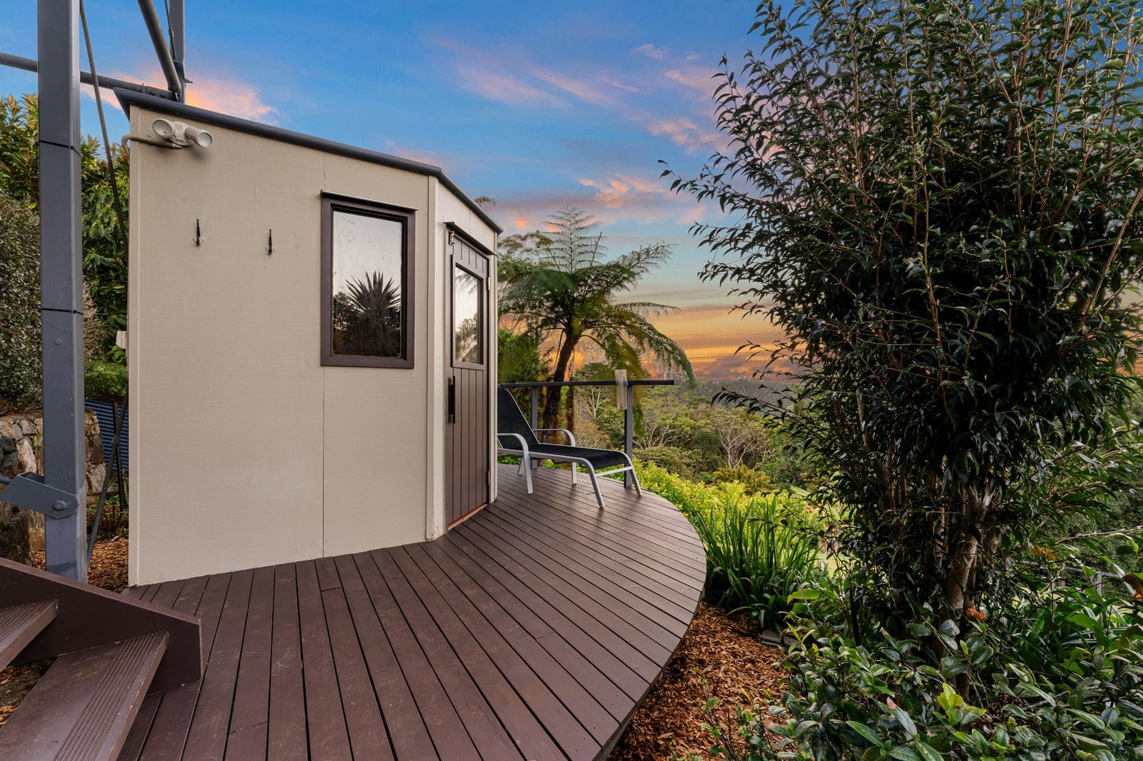 RIDGELINE LIVING WITH VIEWS THAT STOP YOU IN YOUR TRACKS