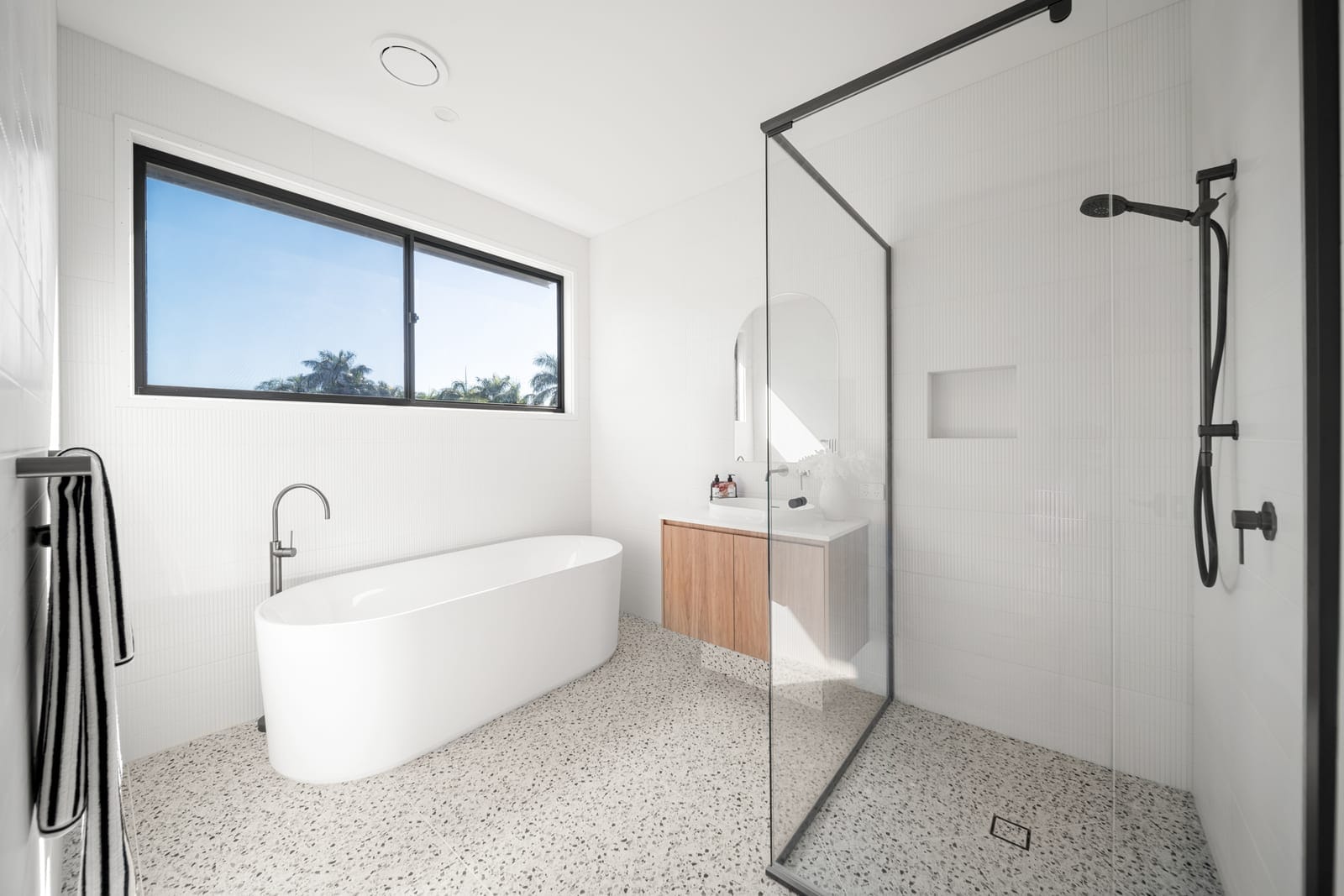 LUNA | Brand-New Coastal Luxury + Established Airbnb Income