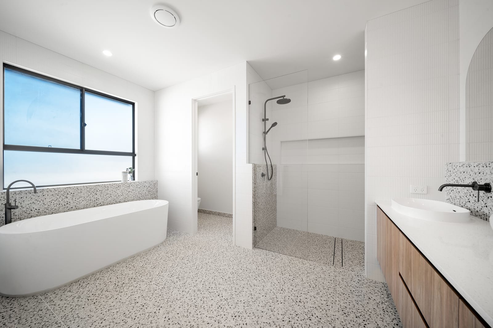 LUNA | Brand-New Coastal Luxury + Established Airbnb Income