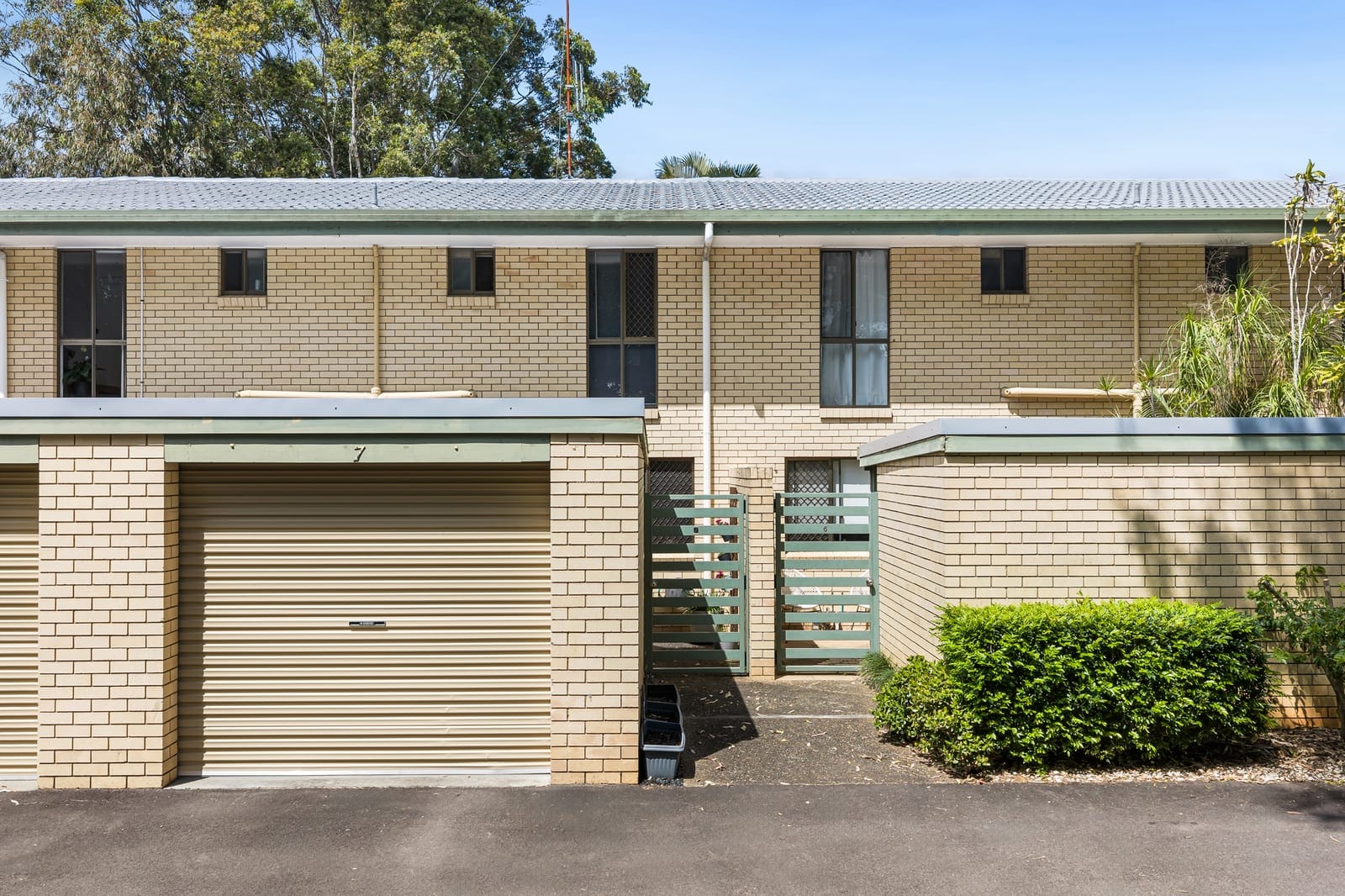 Private, Practical and Low-Maintenance Living in a High-Convenience Location