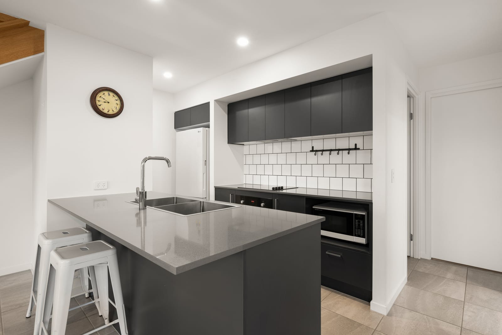 Immaculate Terrace Living with Space to Relax