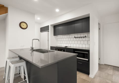 Immaculate Terrace Living with Space to Relax