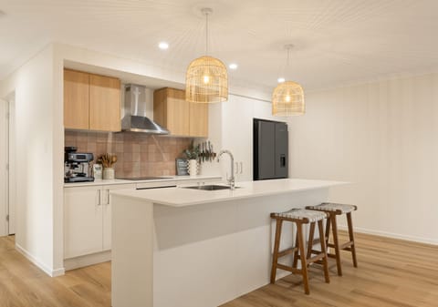 Elevated Hinterland Living - Views, Space & Serenity