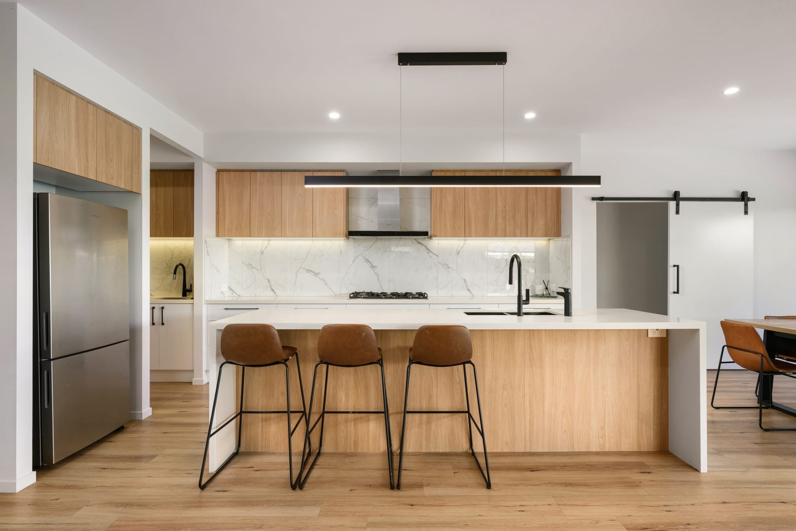Resort-Inspired Family Living with Space to Spare