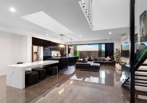 Sophistication @ Sunshine Cove!