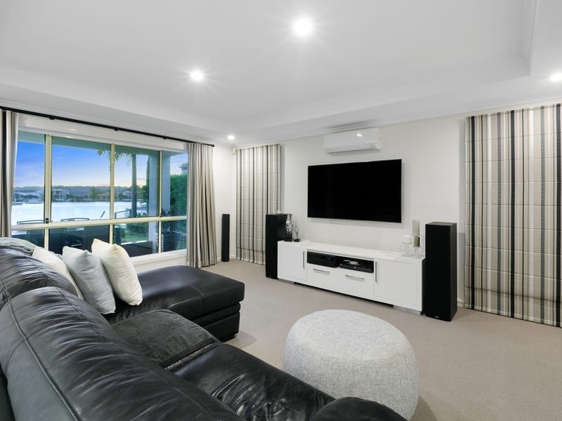 Riverfront Entertainer - Deep Water Minyama