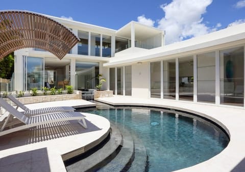 Stunning Architectural Show Stopper!