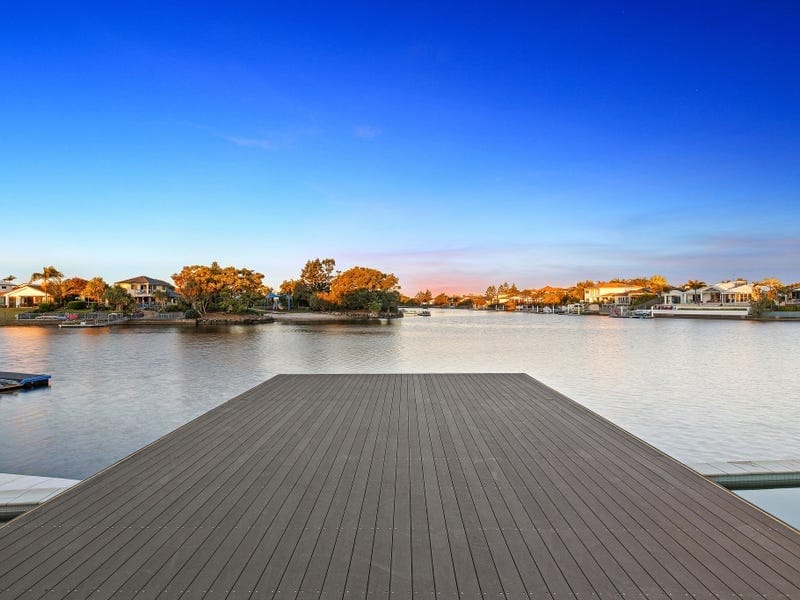Grand Waterfront Entertainer!