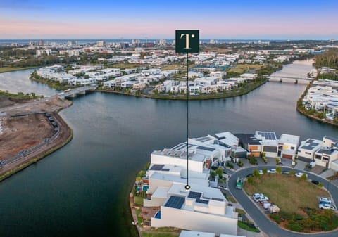 Northern Exposure, Waterfront Bliss!