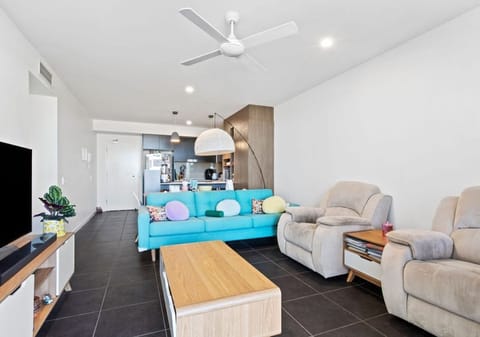 Tenanted Investment, Prime Lakefront!