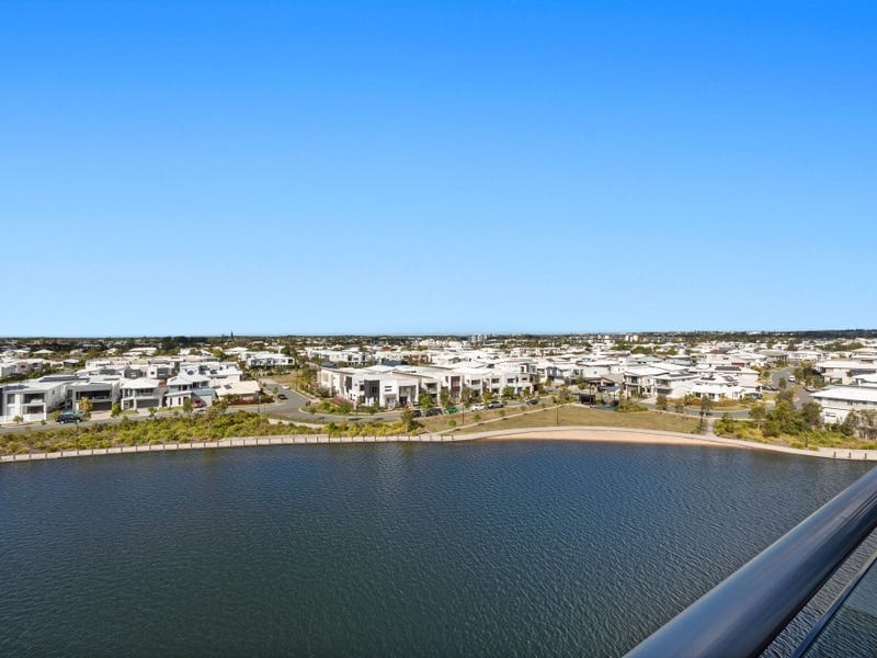 Tenanted Investment, Prime Lakefront!