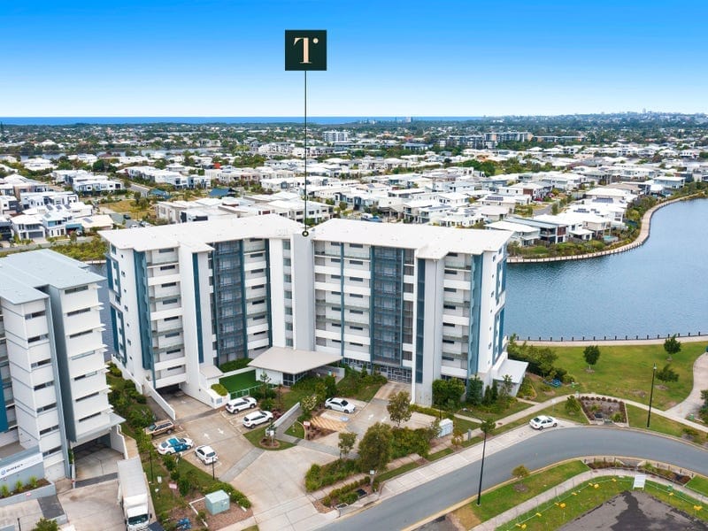Tenanted Investment, Prime Lakefront!