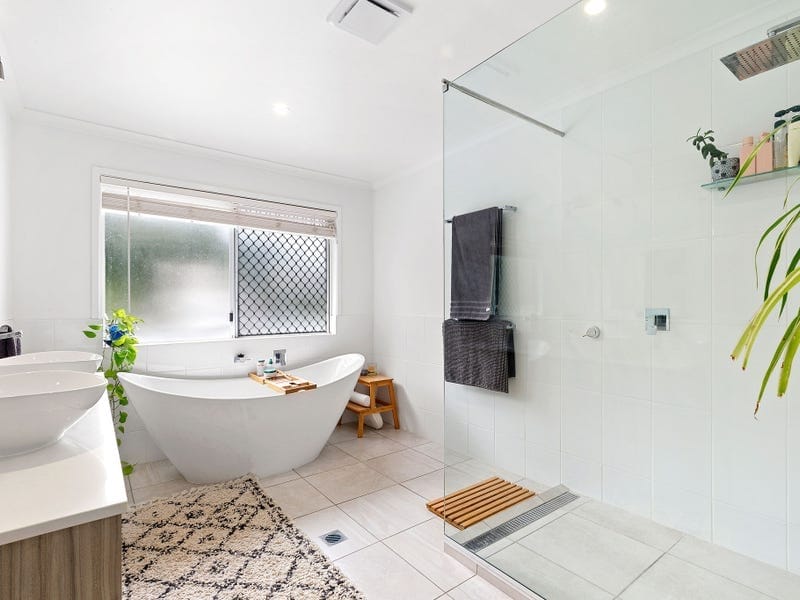 Buderim, Spacious 1293m2, Family-Friendly!