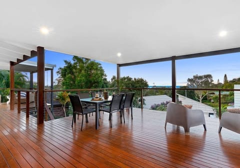 Peaceful, Ocean Views, Dual Living!
