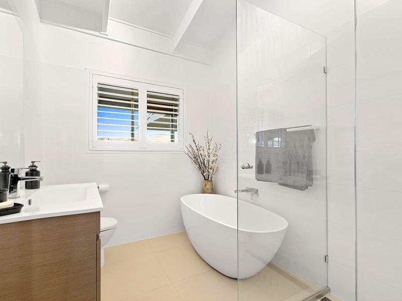 Peaceful, Ocean Views, Dual Living!