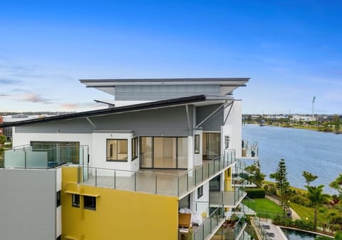 Luxurious Penthouse lake-front living in the heart of Birtinya