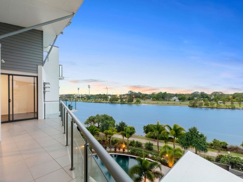 Luxurious Penthouse lake-front living in the heart of Birtinya