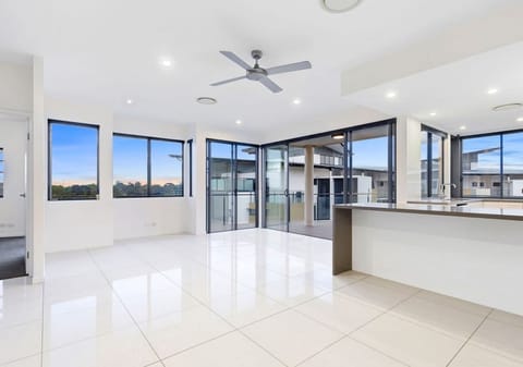 Luxurious Penthouse lake-front living in the heart of Birtinya