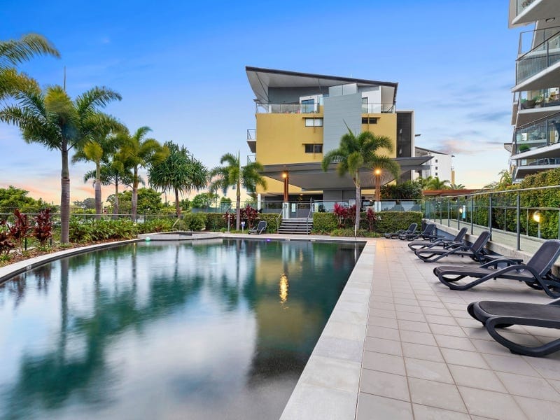 Luxurious Penthouse lake-front living in the heart of Birtinya