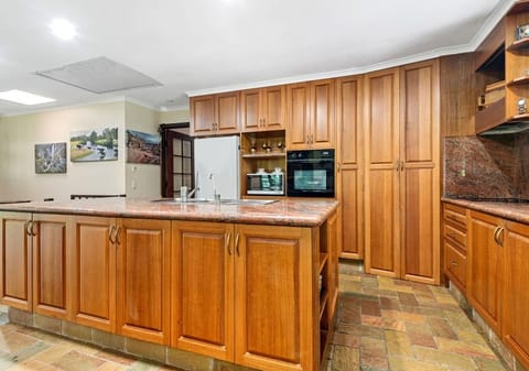 5-Acre Sanctuary: Rainforest, Wildlife, Tranquillity!