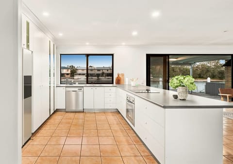 Mooloolaba Waterfront – Renovate, Rebuild, Capitalise!