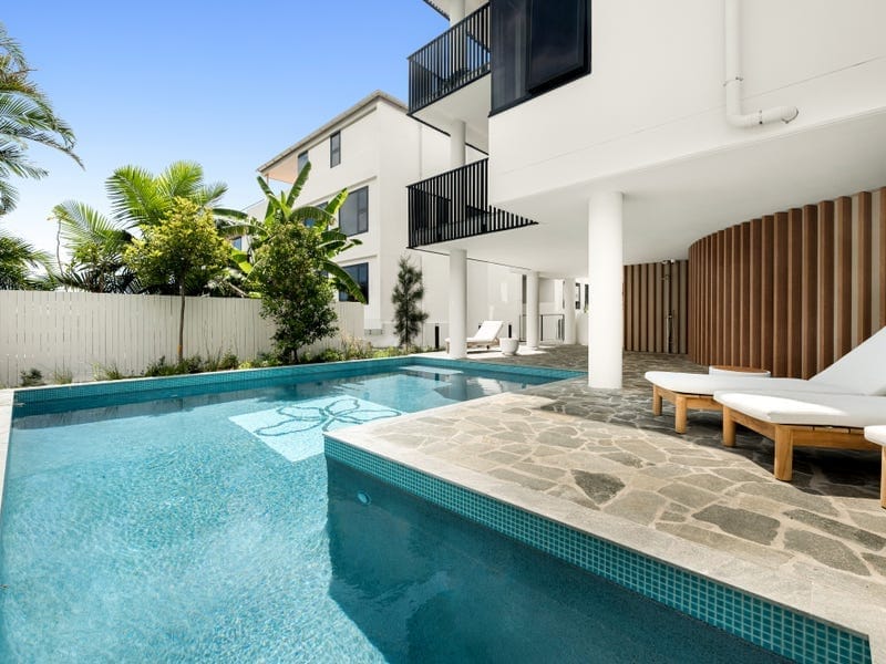 Luxurious Ocean Front Unit By Mosaic!