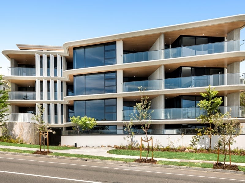 Luxurious Ocean Front Unit By Mosaic!
