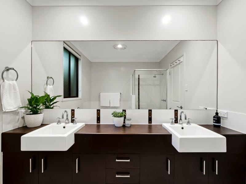 Private Entertainers’ Haven Located Metres from the Beach
