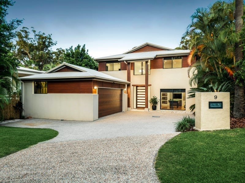 Private Entertainers’ Haven Located Metres from the Beach