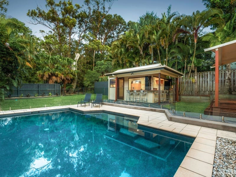 Private Entertainers’ Haven Located Metres from the Beach