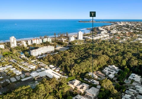 Private Entertainers’ Haven Located Metres from the Beach