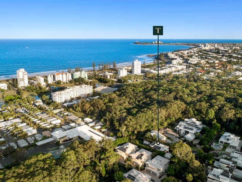 Private Entertainers’ Haven Located Metres from the Beach