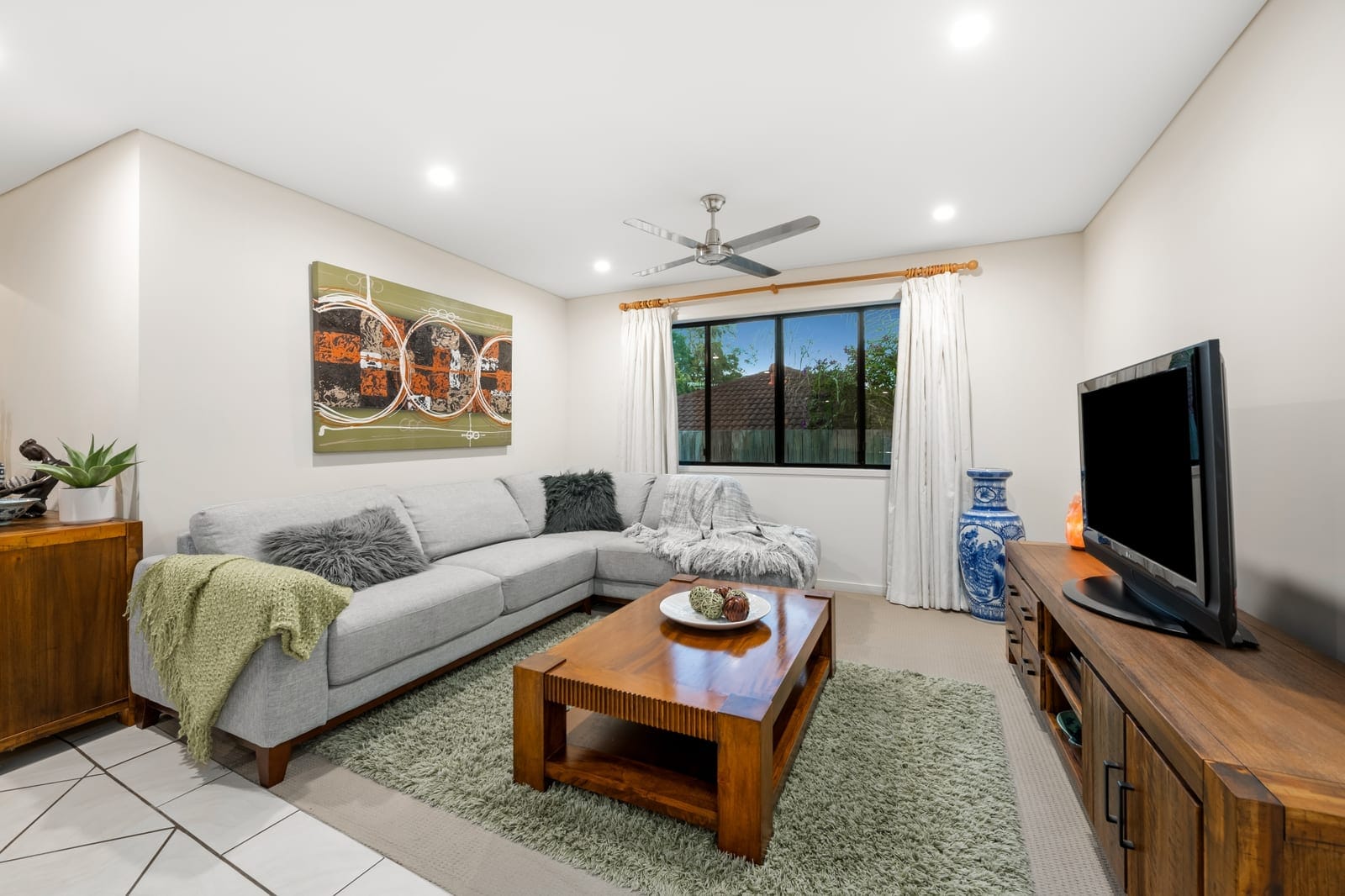 Presentation, Lifestyle, Location!