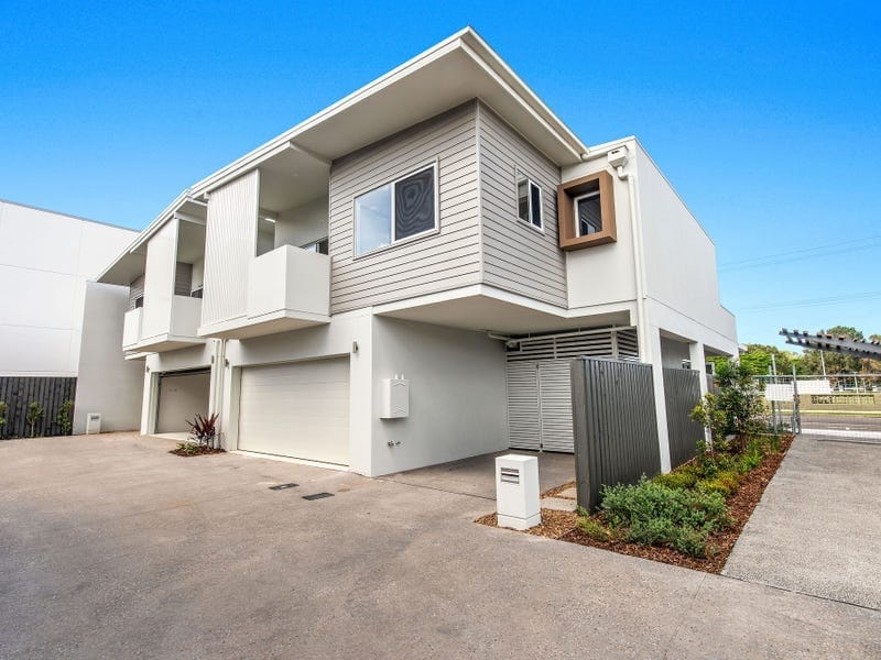 High-End Beachside Living!