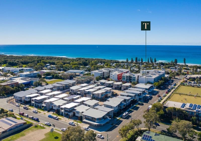 High-End Beachside Living!
