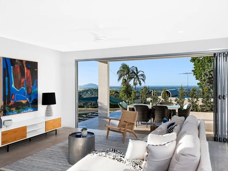 North Facing, 180° Views!