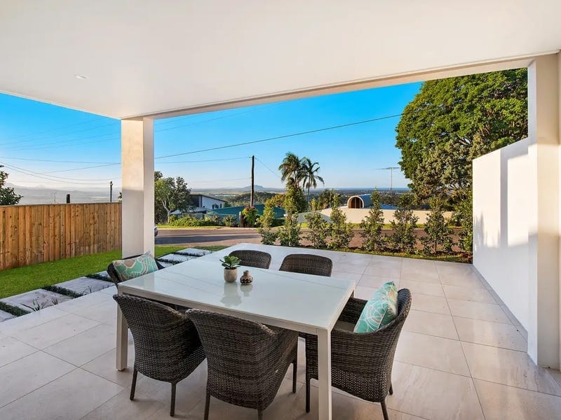 North Facing, 180° Views!