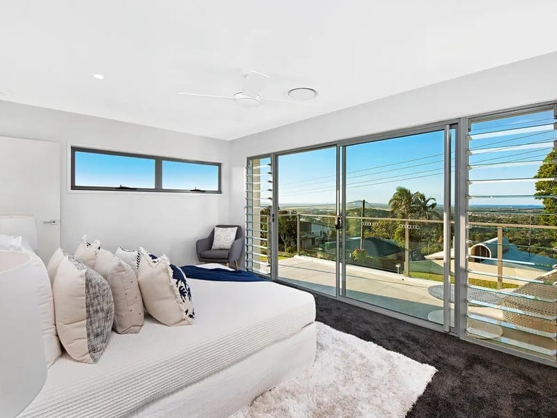 North Facing, 180° Views!